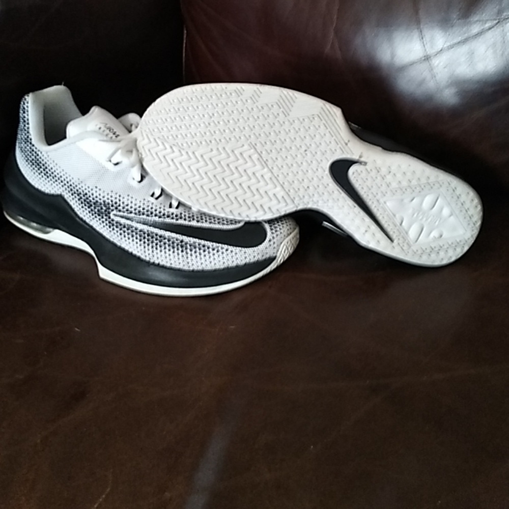 Nike air max infuriate low running shows